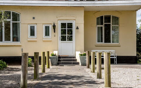 Styrkar - 4Km from the Sea: Dak, Huis, Land Lot, Huis, Verblijf, Landgoed, Garden Gebouwen, Schaduw, Blokhut, Landscaping