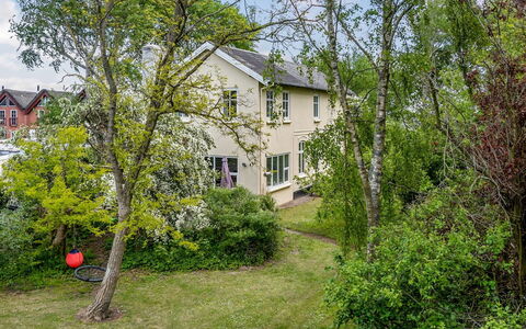 Styrkar - 4Km from the Sea: Dak, Huis, Land Lot, Huis, Verblijf, Landgoed, Garden Gebouwen, Schaduw, Blokhut, Landscaping