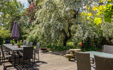Styrkar - 4Km from the Sea: Dak, Huis, Land Lot, Huis, Verblijf, Landgoed, Garden Gebouwen, Schaduw, Blokhut, Landscaping