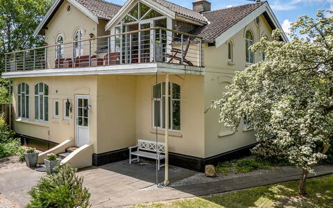 Styrkar - 4Km from the Sea: Dak, Huis, Land Lot, Huis, Verblijf, Landgoed, Garden Gebouwen, Schaduw, Blokhut, Landscaping
