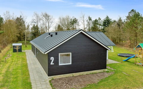 Human - 10.5Km from the Sea: Dak, Land Lot, Verblijf, Huis, Landelijk Gebied, Schuur, Siding, Garden Gebouwen, Blokhut, Hut