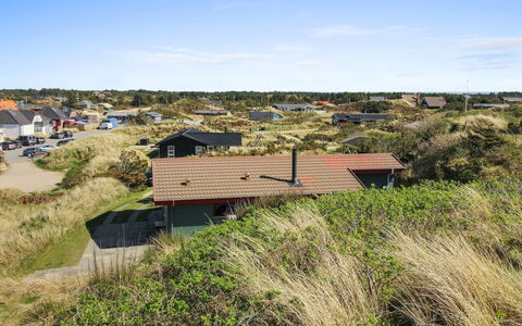 Steni - 250M from the Sea: Struik, Stedelijk Ontwerp, Groundcover, Steen, Appartement, Landgoed, Metselwerk, Balkon, Landscaping