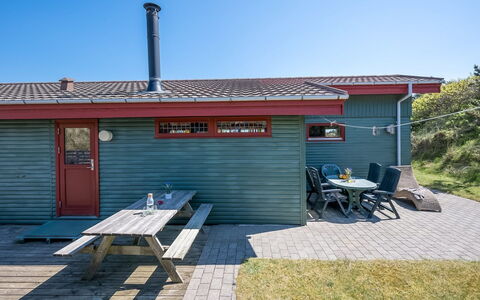 Steni - 250M from the Sea: Struik, Stedelijk Ontwerp, Groundcover, Steen, Appartement, Landgoed, Metselwerk, Balkon, Landscaping