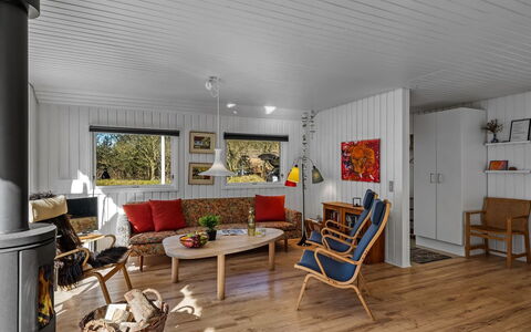 Tove - 1.5Km from the Sea: Hout, Interieur Ontwerp, Plafond, Flooring, Meubilair, Verdieping, Woonkamer, Huis, Houten Vloer, Kamer