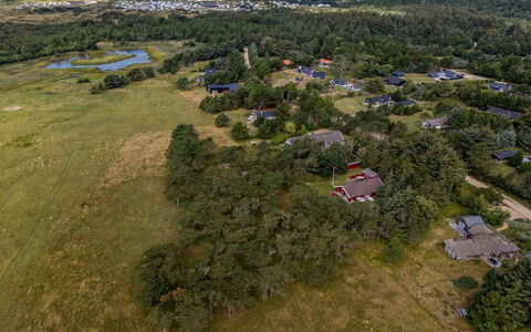 Tove - 1.5Km from the Sea: Vogelperspectief, Luchtfotografie, Landschap, Ecoregio, Plain, Land Lot, Veld, Plantage, Dicht Struikgewas, Dorp
