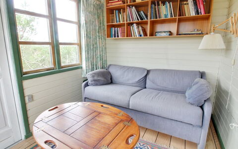 Jon - 400M from the Sea: Dak, Land Lot, Verblijf, Huis, Landelijk Gebied, Schuur, Siding, Garden Gebouwen, Blokhut, Hut