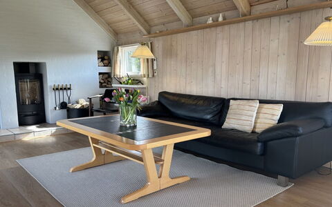 Ansine - 1.2Km from the Sea: Meubilair, Flooring, Hout, Verdieping, Interieur Ontwerp, Houten Vloer, Woonkamer, Hardwood, Laminaatvloer, Kamer