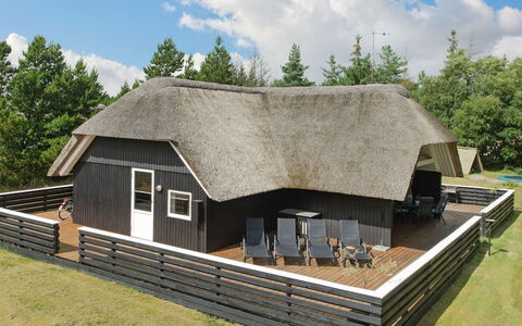 Patrik - 1.4Km from the Sea: Dak, Verblijf, Siding, Hardwood, Natuurlijk Materiaal, Thatching, Plank, Blokhut, Dek