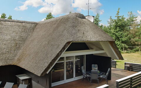 Patrik - 1.4Km from the Sea: Thatching, Dak, Verblijf, Hardwood, Natuurlijk Materiaal, Plank, Dek, Veranda, Hut