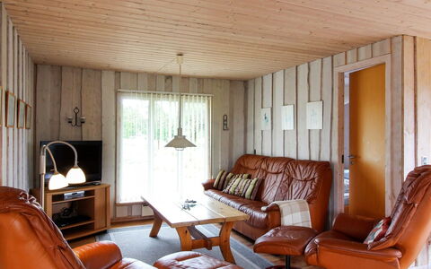 Juste - 2.2Km from the Sea: Meubilair, Interieur Ontwerp, Flooring, Hout, Verdieping, Plafond, Woonkamer, Bankstel, Lichte Inrichting, Kamer