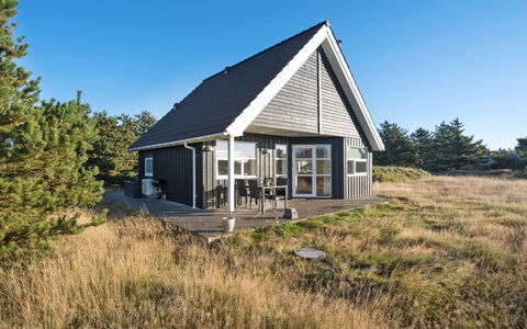 Tinemarie - 200M from the Sea: Gras, Huis, Dak, Huis, Verblijf, Struik, Land Lot, Landelijk Gebied, Boerderij, Groundcover
