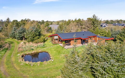 Sune - 500M from the Sea: Dak, Huis, Huis, Verblijf, Siding, Landgoed, Oprit, Garden Gebouwen, Werf, Schuur