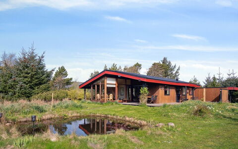 Sune - 500M from the Sea: Dak, Huis, Huis, Verblijf, Siding, Landgoed, Oprit, Garden Gebouwen, Werf, Schuur