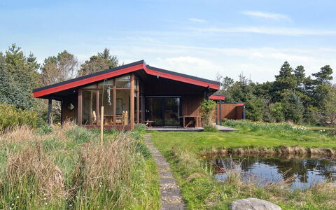 Sune - 500M from the Sea: Dak, Huis, Huis, Verblijf, Siding, Landgoed, Oprit, Garden Gebouwen, Werf, Schuur