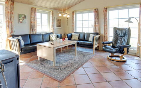 Karlina - 100M from the Sea: Bankstel, Flooring, Meubilair, Woonkamer, Verdieping, Interieur Ontwerp, Plafond, Kamer