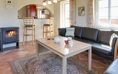 Karlina - 100M from the Sea: Meubilair, Hout, Flooring, Interieur Ontwerp, Verdieping, Tafel, Kamer, Woonkamer, Stoel, Bankstel