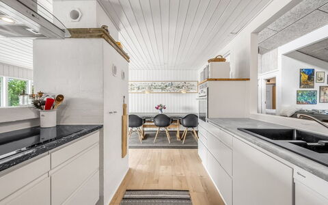 Saxe - from the Sea: Flooring, Hout, Keuken, Plafond, Interieur Ontwerp, Verdieping, Countertop, Houten Vloer, Major Appliance, Lichte Inrichting