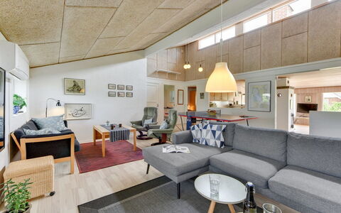 Saxe - from the Sea: Interieur Ontwerp, Flooring, Plafond, Bankstel, Hout, Verdieping, Meubilair, Woonkamer, Kamer, Lichte Inrichting