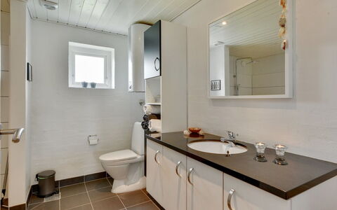 Saxe - from the Sea: Loodgieterswerkinrichting, Wastafel, Badkamer, Wastafel In De Badkamer, Interieur Ontwerp, Flooring, Verdieping, Kraan, Badkamerkast, Loodgieter