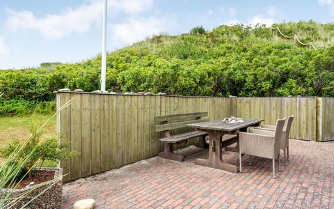 Pia - 400M from the Sea: Blauw, Struik, Verblijf, Groundcover, Tuin, Landgoed, Schaduw, Landscaping, Boerderij, Eco Hotel