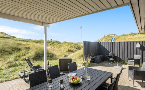 Geesche - 200M from the Sea: Meubilair, Interieur Ontwerp, Stoel, Flooring, Tafel, Toevlucht, Verdieping, Plafond, Kamer, Eco Hotel