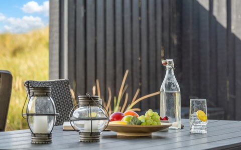 Geesche - 200M from the Sea: Meubilair, Interieur Ontwerp, Stoel, Flooring, Tafel, Toevlucht, Verdieping, Plafond, Kamer, Eco Hotel