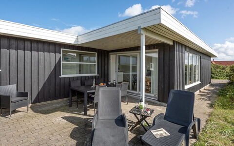 Geesche - 200M from the Sea: Meubilair, Interieur Ontwerp, Stoel, Flooring, Tafel, Toevlucht, Verdieping, Plafond, Kamer, Eco Hotel