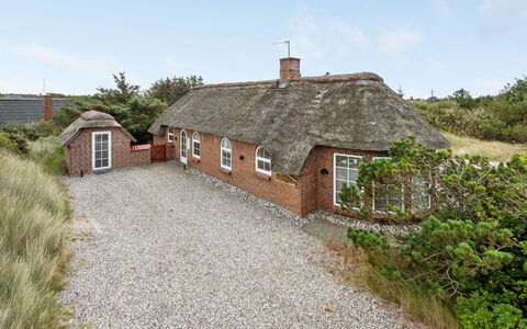 Sannie - 450M from the Sea: Huis, Dak, Huis, Verblijf, Schuur, Garden Gebouwen, Siding, Werf, Blokhut, Hut