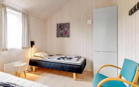Mara - from the Sea: Interieur Ontwerp, Flooring, Verdieping, Hout, Plafond, Slaapkamer, Meubilair, Bed, Kamer, Verlichting