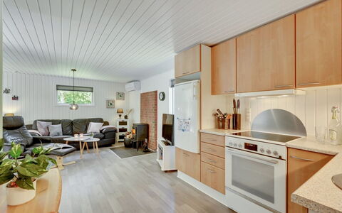 Sanni - 1.6Km from the Sea: Interieur Ontwerp, Meubilair, Flooring, Hout, Plafond, Lichte Inrichting, Verdieping, Keuken, Houten Vloer, Kamer