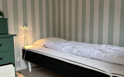 Sanni - 1.6Km from the Sea: Slaapkamer, Interieur Ontwerp, Meubilair, Verdieping, Laken, Bedding, Linens, Bed, Bed Frame, Hoofdkussen