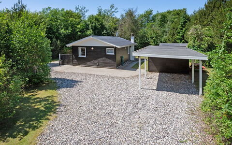 Sanni - 1.6Km from the Sea: Huis, Dak, Huis, Verblijf, Oprit, Garden Gebouwen, Landgoed, Tuin, Siding, Schaduw