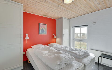 Hinrich - 300M from the Sea: Slaapkamer, Bed, Bed Frame, Plafond, Laken, Bedding, Verf, Daylighting, Matras, Hoofdkussen