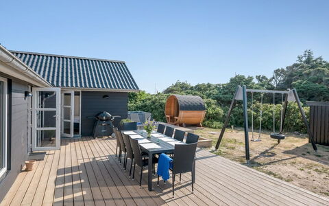 Hillevi - 200M from the Sea: Meubilair, Interieur Ontwerp, Stoel, Flooring, Tafel, Toevlucht, Verdieping, Plafond, Kamer, Eco Hotel