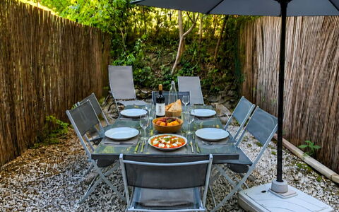 Saint Cyr sur Mer la Madrague 800: Meubilair, Buitenmeubels, Tafel, Tableware, Buitentafel, Stoel, Tuin, Keuken En Eettafel, Patio, Serveware