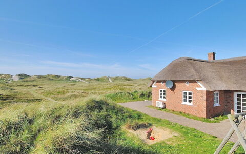 Skuli - 200M from the Sea: Verblijf, Schuur, Hut, Boerderij, Prairie, Keet, Schuur, Blokhut, Garden Gebouwen
