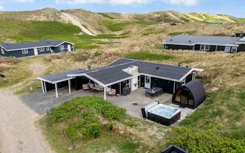 Assa - from the Sea: Dak, Land Lot, Verblijf, Huis, Landelijk Gebied, Schuur, Siding, Garden Gebouwen, Blokhut, Hut