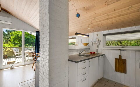 Estelle - 575M to the Fjord: Hout, Flooring, Plafond, Interieur Ontwerp, Verdieping, Loodgieterswerkinrichting, Meubilair, Countertop, Huis, Keuken