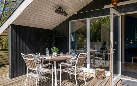 Estelle - 575M to the Fjord: Hout, Meubilair, Stoel, Keuken En Eettafel, Flooring, Tafel, Houten Vloer, Veranda, Plafond, Hardwood
