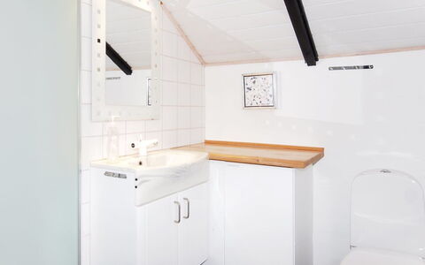 Beneta - 300M from the Sea: Loodgieterswerkinrichting, Interieur Ontwerp, Wastafel, Flooring, Wastafel In De Badkamer, Badkamer, Verdieping, Kraan, Loodgieter, Plafond