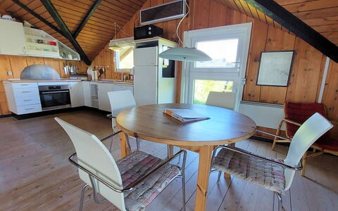 Beneta - 300M from the Sea: Dak, Land Lot, Verblijf, Huis, Landelijk Gebied, Schuur, Siding, Garden Gebouwen, Blokhut, Hut