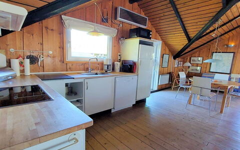 Beneta - 300M from the Sea: Dak, Land Lot, Verblijf, Huis, Landelijk Gebied, Schuur, Siding, Garden Gebouwen, Blokhut, Hut