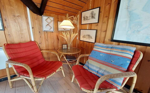 Beneta - 300M from the Sea: Dak, Land Lot, Verblijf, Huis, Landelijk Gebied, Schuur, Siding, Garden Gebouwen, Blokhut, Hut
