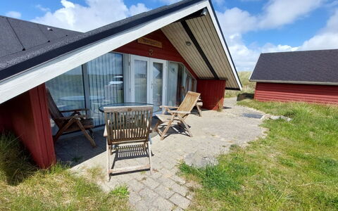Beneta - 300M from the Sea: Dak, Land Lot, Verblijf, Huis, Landelijk Gebied, Schuur, Siding, Garden Gebouwen, Blokhut, Hut