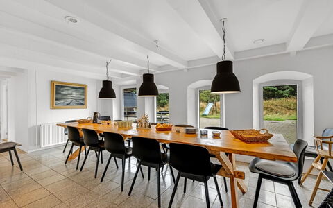 Cornelius - 900M from the Sea: Appartement, Schaduw, Balkon, Stoel, Hek, Buitenmeubels, Aluminium, Kunstgras