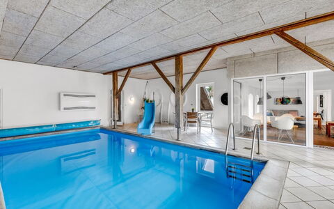 Cornelius - 900M from the Sea: Appartement, Schaduw, Balkon, Stoel, Hek, Buitenmeubels, Aluminium, Kunstgras