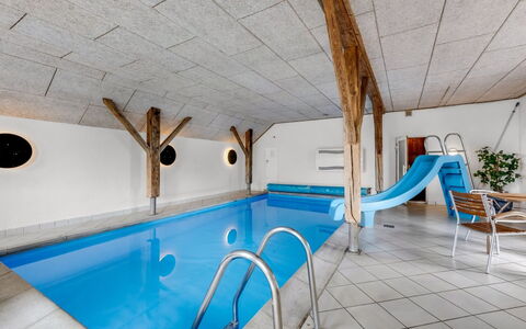 Cornelius - 900M from the Sea: Appartement, Schaduw, Balkon, Stoel, Hek, Buitenmeubels, Aluminium, Kunstgras
