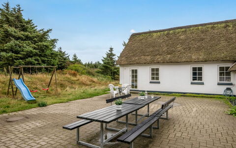 Cornelius - 900M from the Sea: Lucht, Wolk, Huis, Dak, Verblijf, Huis, Land Lot, Thatching, Cumulus, Meteorologisch Verschijnsel