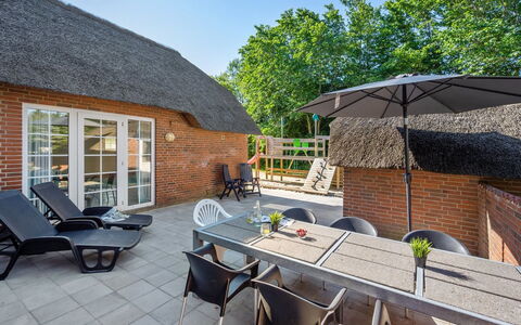 Thana - 1.4Km from the Sea: Dak, Huis, Huis, Verblijf, Siding, Landgoed, Oprit, Garden Gebouwen, Werf, Schuur