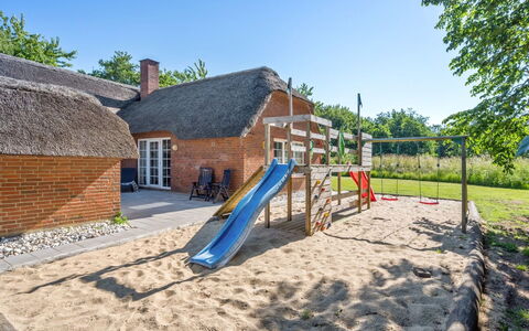 Thana - 1.4Km from the Sea: Dak, Huis, Huis, Verblijf, Siding, Landgoed, Oprit, Garden Gebouwen, Werf, Schuur